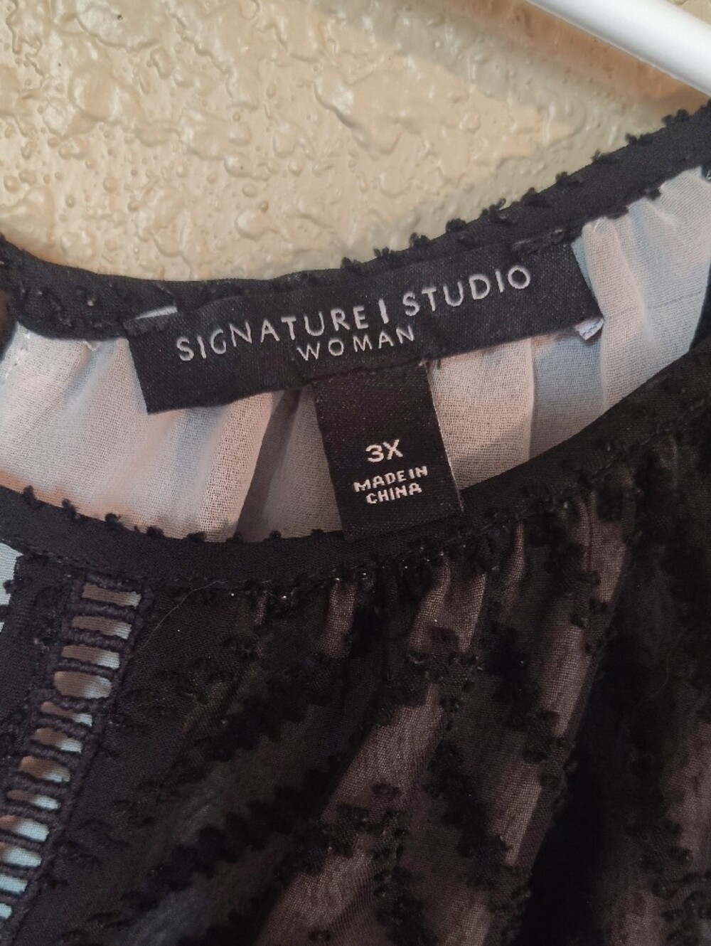 Signature Studio Black Chevron Sheer Keyhole Tunic - Picture 2 of 4